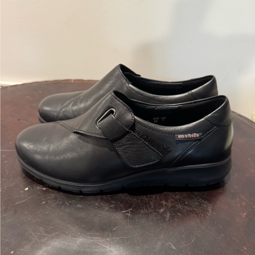 Women’s Black Mobils Leather Loafers size 7